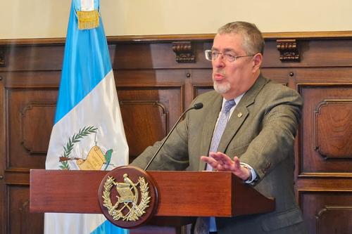 Liwy Grazioso, Presidencia, Bernardo Ar&eacute;valo, Ministerio de Cultura y Deportes, Renuncia, 02