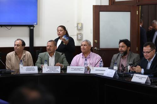 Sector transporte propone ante el Congreso precios tope y exoneraci&oacute;n de impuestos. (Foto: Congreso Guatemala)