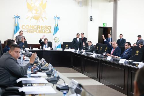 Diputados discuten propuesta de subsidio y exoneraci&oacute;n de impuestos como soluci&oacute;n al alza sostenida en los precios del combustible. (Foto: Congreso Guatemala)