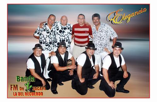 La Banda FM de Zacapa junto a su fundador Mario Mayorga (de rojo). (Foto: Juan Carlos Aquino/Colaborador)