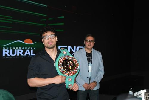 L&eacute;ster enfrentar&aacute; al vencedor del combate entre Mbilli y &Aacute;lvarez por el t&iacute;tulo absoluto. (Foto: Rudy Mart&iacute;nez / Nuestro Diario) 