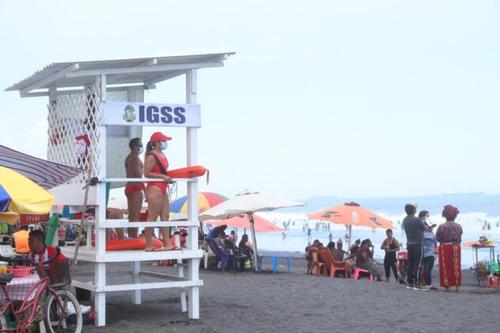 El personal de rescate estuvo preparado para intervenir ante cualquier emergencia en el mar. (Foto: IGSS)