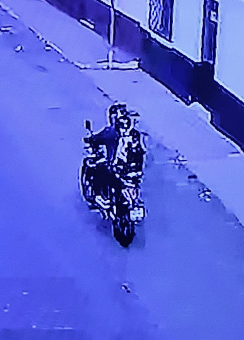 Una c&aacute;mara de vigilancia permiti&oacute; capturar a los atacantes cuando hu&iacute;an. (Foto: Cortes&iacute;a)