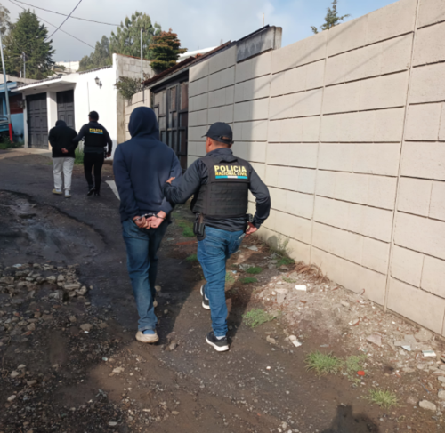 Los ahora capturados fueron trasladados a tribunales, en Quetzaltenango. (Foto: Miguel Colop/Colaborador)