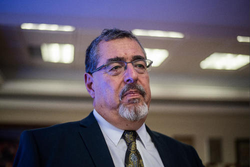 El presidente Bernardo Ar&eacute;valo a&uacute;n no fija una postura personal ante la reelecci&oacute;n de Mazariegos. (Foto: Archivo / Soy502)