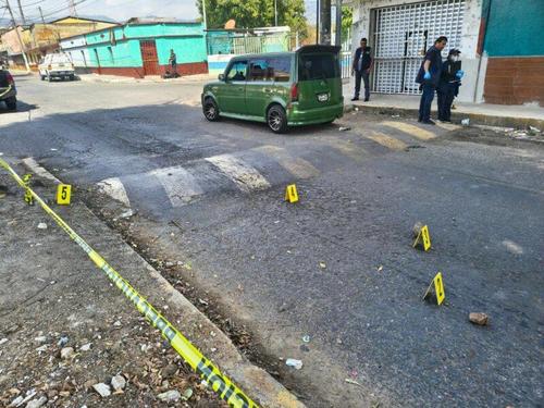 Los atacantes aprovecharon cuando el conductor detuvo la marcha para pasar sobre un t&uacute;mulo. (Foto: Redes sociales)