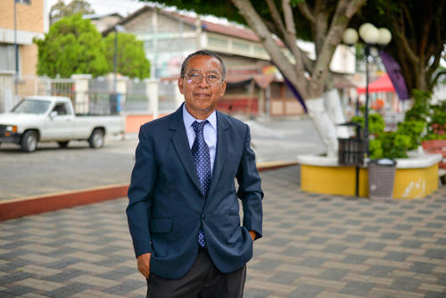 El maestro combina la docencia con su amor por la escritura. (Foto: &Aacute;ngel Revolorio/Colaborador)