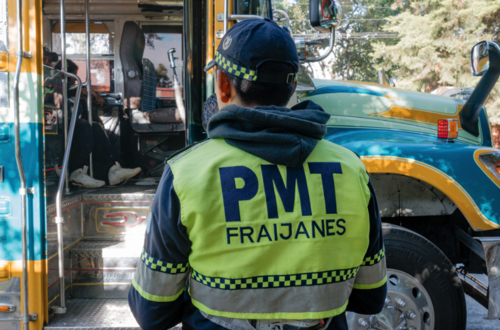 Agentes de la PMT realizan operativos para evitar cobros excesivos al pasaje. (Foto: Municipalidad de Fraijanes/Soy502)