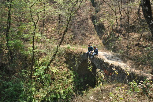 Los vestigios se asoman en el l&iacute;mite territorial entre Santa Cruz Balany&aacute; y San Juan Comalapa. (Foto: Carlos Sotz/Colaborador)