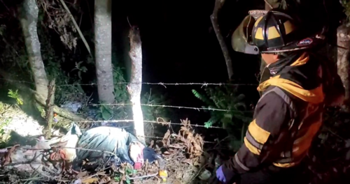 Bomberos Voluntarios coordinaron con las autoridades tras el macabro hallazgo. (Foto: Redes Sociales)
