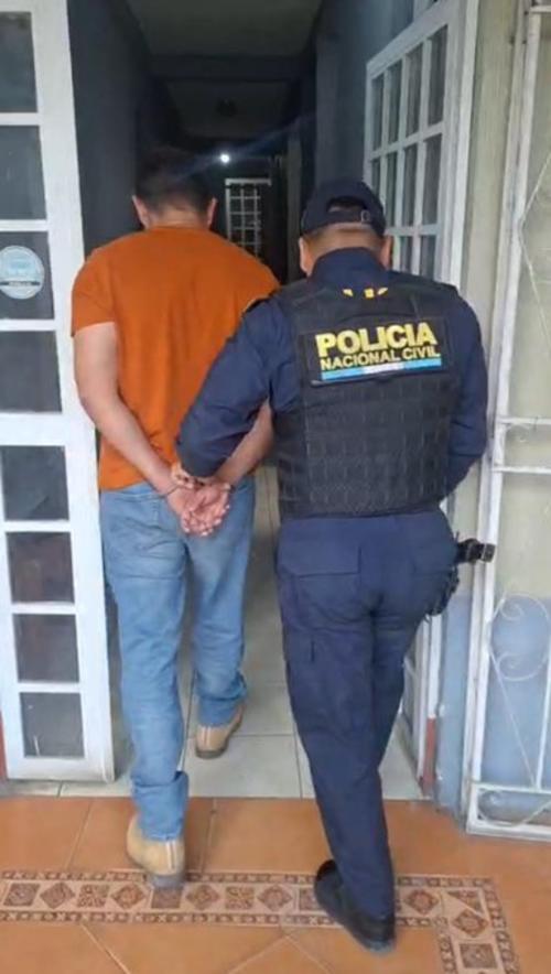 El hombre fue sorprendido agrediendo a su familia. (Foto: PNC)