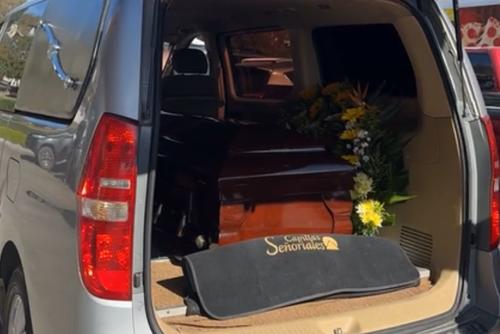 A bordo de una carroza f&uacute;nebre trasladan sus restos. (Foto: Archivo/Soy502)