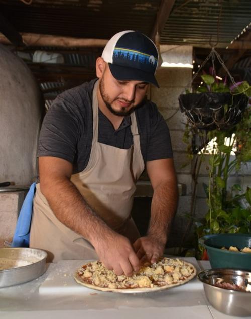 Emprendedor Jorge Duarte triunfa con sus pizzas en horno de le&ntilde;a. (Foto: Lorena Chac&oacute;n/Colaboradora)