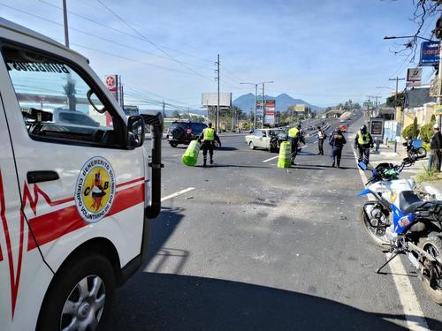 Los carriles que conectan hacia Villa Nueva y Amatitl&aacute;n est&aacute;n parcialmente obstruidos. (Foto: RRSS)