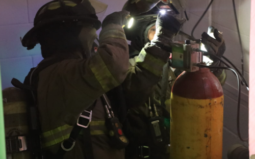 Tras algunos momentos de b&uacute;squeda, los socorristas lograron poner bajo control la emergencia. (Foto: CVB))