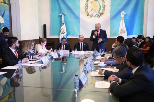 Ren&eacute; Gir&oacute;n Palacios, magistrado Tercero de la CSJ, acudi&oacute; a la comisi&oacute;n como parte de las actividades de an&aacute;lisis de la iniciativa que dispone aprobar una ley sobre protecci&oacute;n del menor y sus relaciones paterno-filiales. (Foto: Organismo Legislativo) 