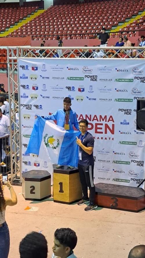 El chico y su entrenador han logrado varios triunfos. (Foto: Oscar Rivas/Colaborador)