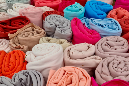 El sector textil guatemalteco ser&iacute;a de los m&aacute;s beneficiados con un arancel cero. (Foto: Canva/Soy502)