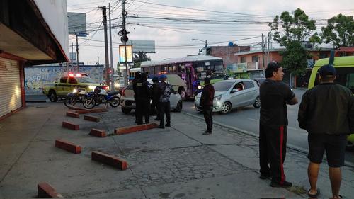 Al lugar se present&oacute; la PNC y se mantiene tr&aacute;fico lento. (Foto: CMB)