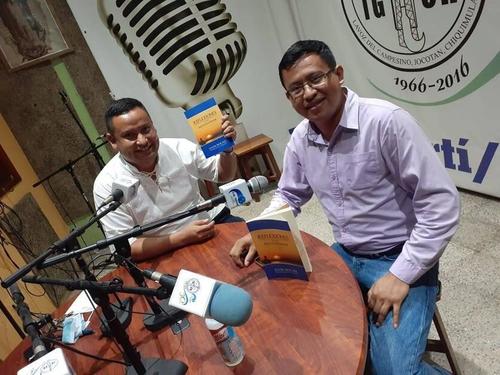 Asimismo, ha presentado su obra en programas radiales y televisivos. (Foto: FB: Elvin Rocael Rodriguez Ramos)