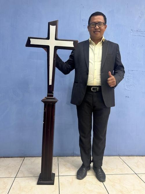 Adem&aacute;s de su faceta como autor independiente, act&uacute;a a menudo como su propio editor. (Foto: FB: Elvin Rocael Rodriguez Ramos)