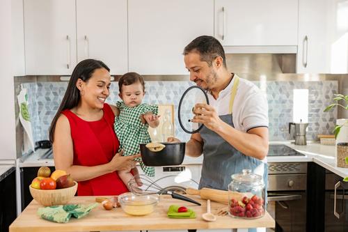 Es importante reservar tiempos del d&iacute;a para compartir en familia. (Foto: Shutterstock)