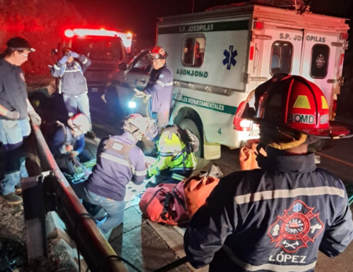 Heridos fueron rescatados y trasladados al Hospital Regional de Quich&eacute;. (Foto: ASONBOMD)