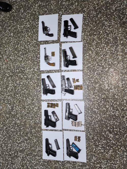 Este fue el armamento localizado dentro del penal.   (Foto: Ej&eacute;rcito de Guatemala)