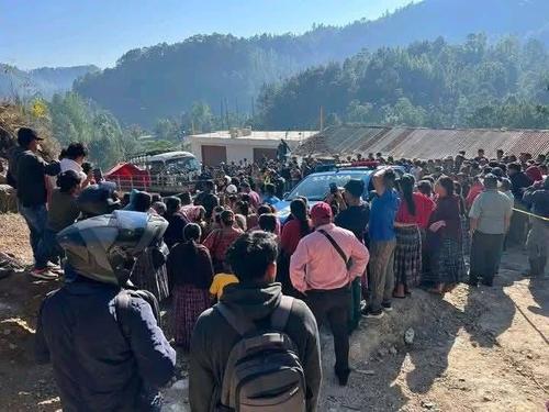 El picop en el que viajaban se sali&oacute; de la carretera y choc&oacute; contra un pe&ntilde;asco. (Foto: Nuestro Diario)