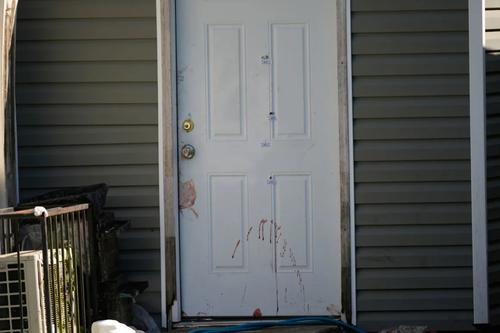 Las autoridades indicaron que algunos ni&ntilde;os intentaron huir por una puerta trasera de una de las viviendas. (Foto: v&iacute;a CNN)