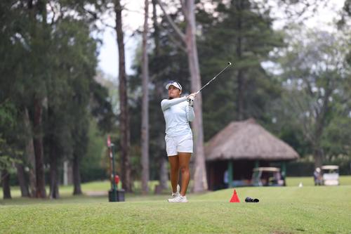 Elzbieta Aldana, fue la ganadora de la divisi&oacute;n Dama A, luego de tres d&iacute;as de competencia, en el field par 72. (Foto: Saulo L&oacute;pez / ASOGOLF)