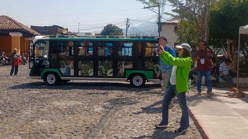 Los visitantes pudieron llegar en bus desde el centro de Antigua Guatemala. (Foto: Carlos Vicente)