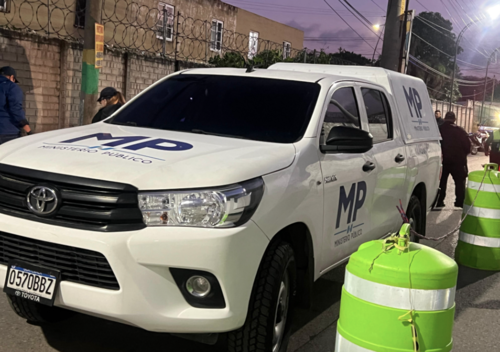 La v&iacute;ctima fue trasladada a la morgue donde se espera que familiares puedan identificarlo. (Foto: Jorge Sent&eacute;/Colaborador)