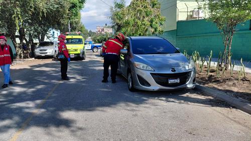 Dentro de una camioneta fue encontrado el bulto con posibles restos humanos. (Foto: Bomberos Municipales)