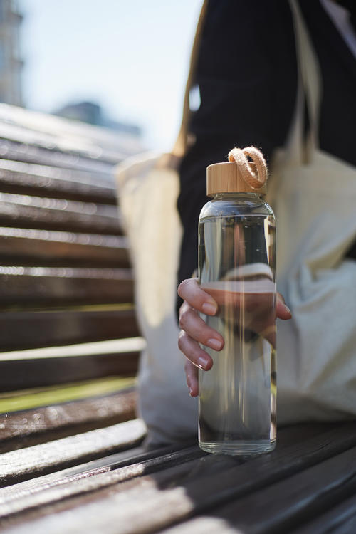 Lleva contigo siempre un pach&oacute;n con agua pura, para mantenerte hidratado y cuidar tu salud. (Foto: Shutterstock)