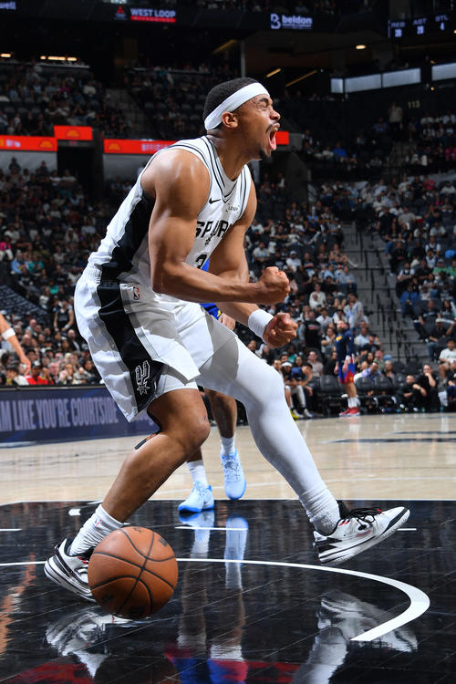 Johnson, de 26 a&ntilde;os, disput&oacute; 82 partidos de la temporada en curso.