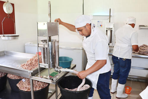 Una gran variedad de productos embutidos es elaborada en "La Colina". (Foto: Julio Bala/Colaborador)