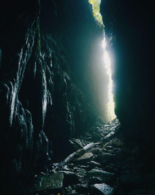 Las quebradas de Aguateca dificultaban el acceso y evitaban invasiones. (Foto: Christian Us)