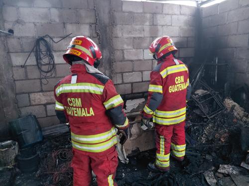 Los socorristas localizaron a una persona sin vida. (Foto: Bomberos Municipales)