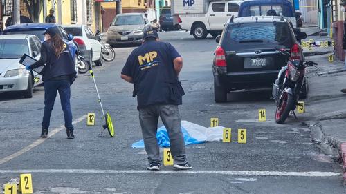 Uno de los hombres fue trasladado al Hospital San Juan de Dios mientras que el otro falleci&oacute; en el lugar de los hechos. (Foto: Estuardo Paredes/Colaborador)