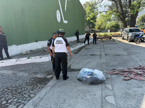 Este viernes fue hallado otro cuerpo envuelto en s&aacute;banas en Amatitl&aacute;n. (Foto: Bomberos Voluntarios)