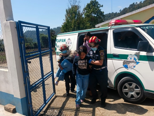 Varias estaciones trasladaron estudiantes a distintos centros asistenciales. (Foto: ASONBOMD)