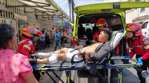 La v&iacute;ctima fue trasladada al Hospital General San Juan de Dios. (Foto: Bomberos Municipales)