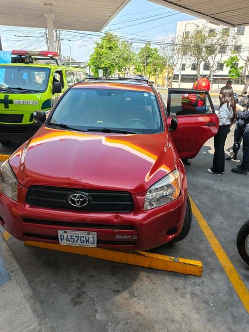 La joven de 21 a&ntilde;os se conduc&iacute;a en una camioneta roja. (Foto: Bomberos Municipales)