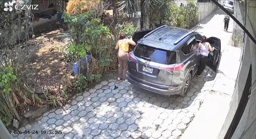 Dos mujeres y un ni&ntilde;o iban a bordo de la camioneta de la v&iacute;ctima.  (Foto: captura de video)