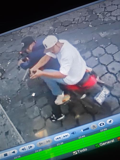 Una c&aacute;mara evidenci&oacute; el ataque armado. (Foto: PNC)