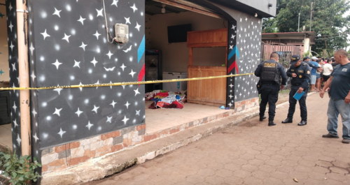 En el lugar quedo fallecida la propietaria del negocio y dos personas m&aacute;s. (Foto: Nuestro Diario)