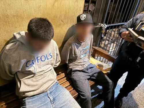 Uno de los presuntos sicarios indic&oacute; ser menor de edad. (Foto: PNC)