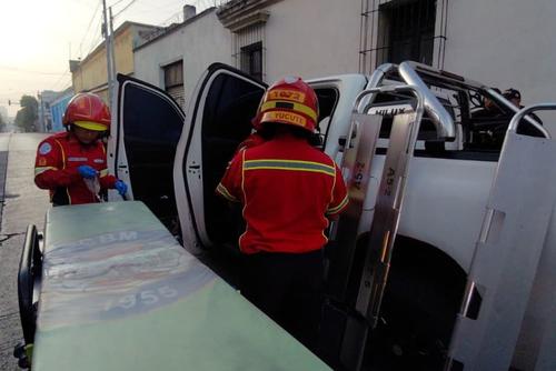 Bomberos acudieron a auxiliar  a las v&iacute;ctimas. (Foto: Bomberos Municipales)