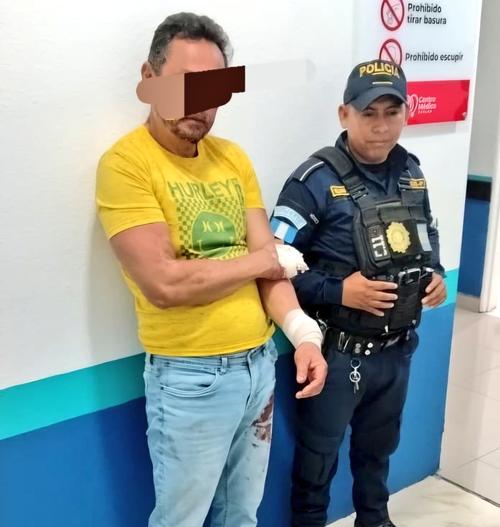 Tras el ataque, uno de los responsables fue llevado a un hospital bajo custodia de la PNC. (Foto: Redes Sociales)